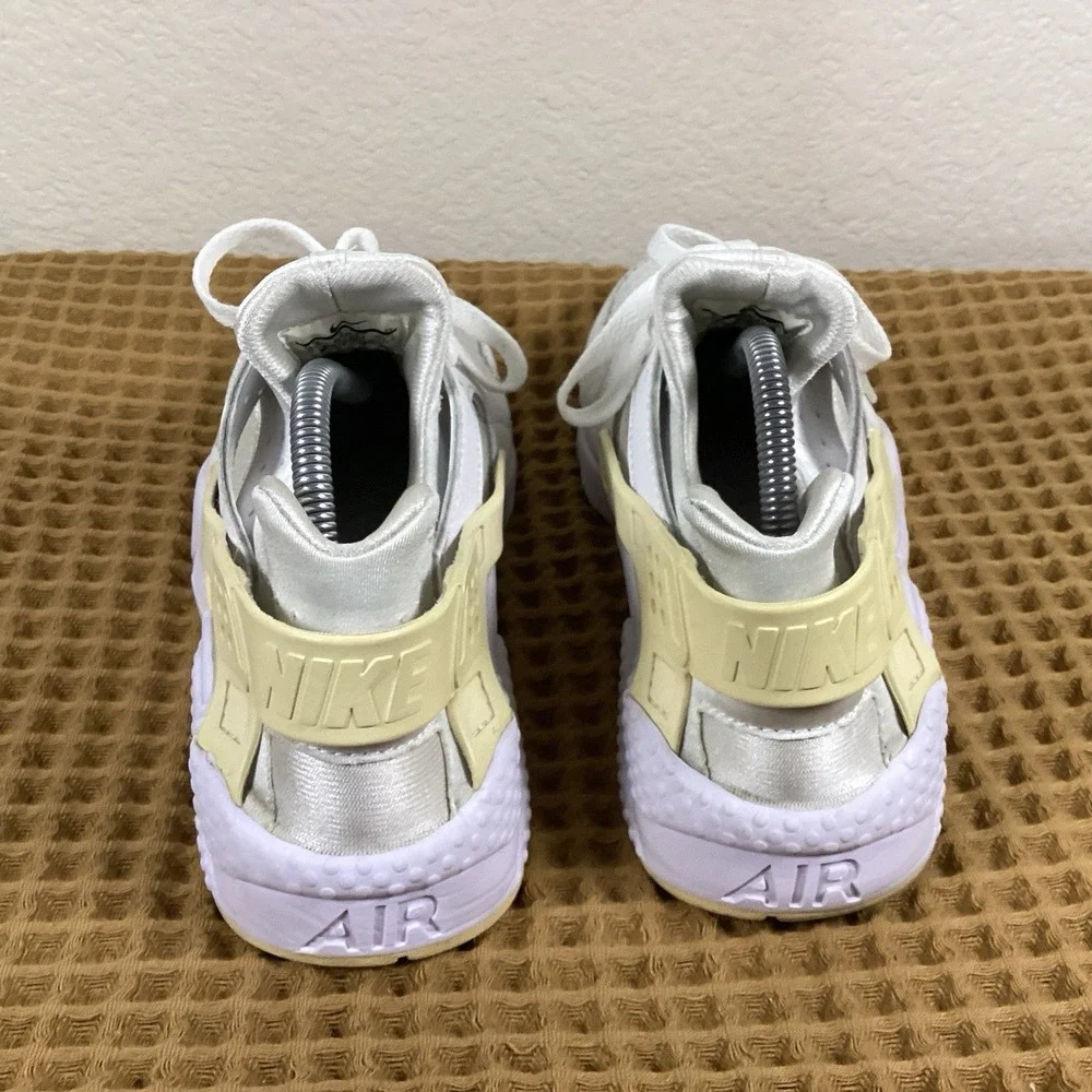 Nike Air Huarache Triple White Mens Sz 9.5 Running Shoes Sneakers 318429-111